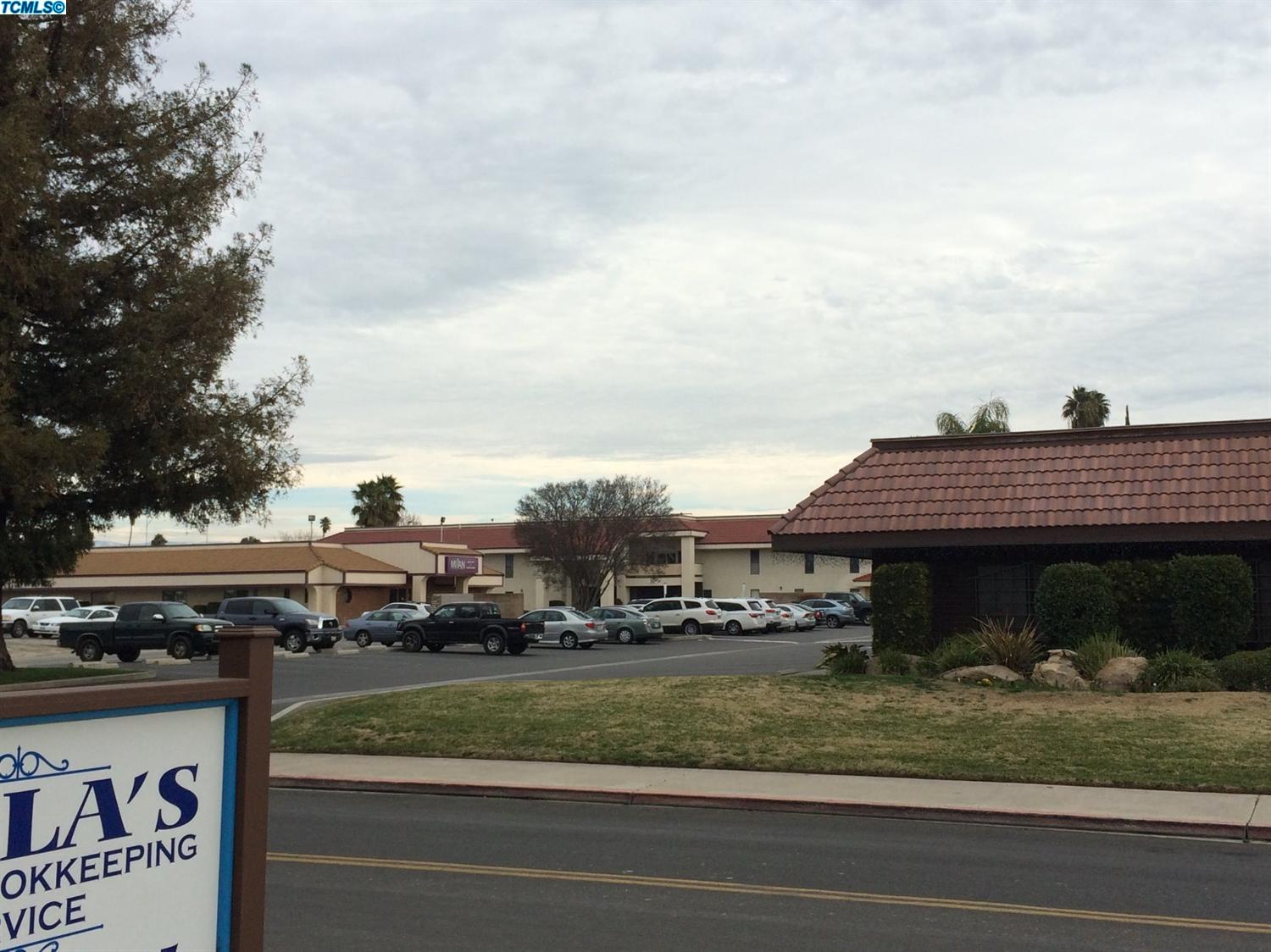 3321 S Fairway St, Visalia, United States 93277