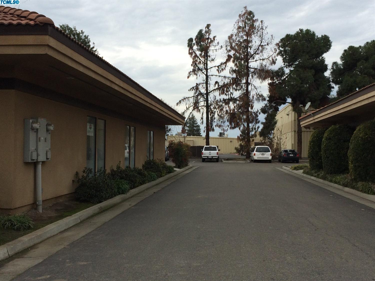 3321 S Fairway St, Visalia, United States 93277
