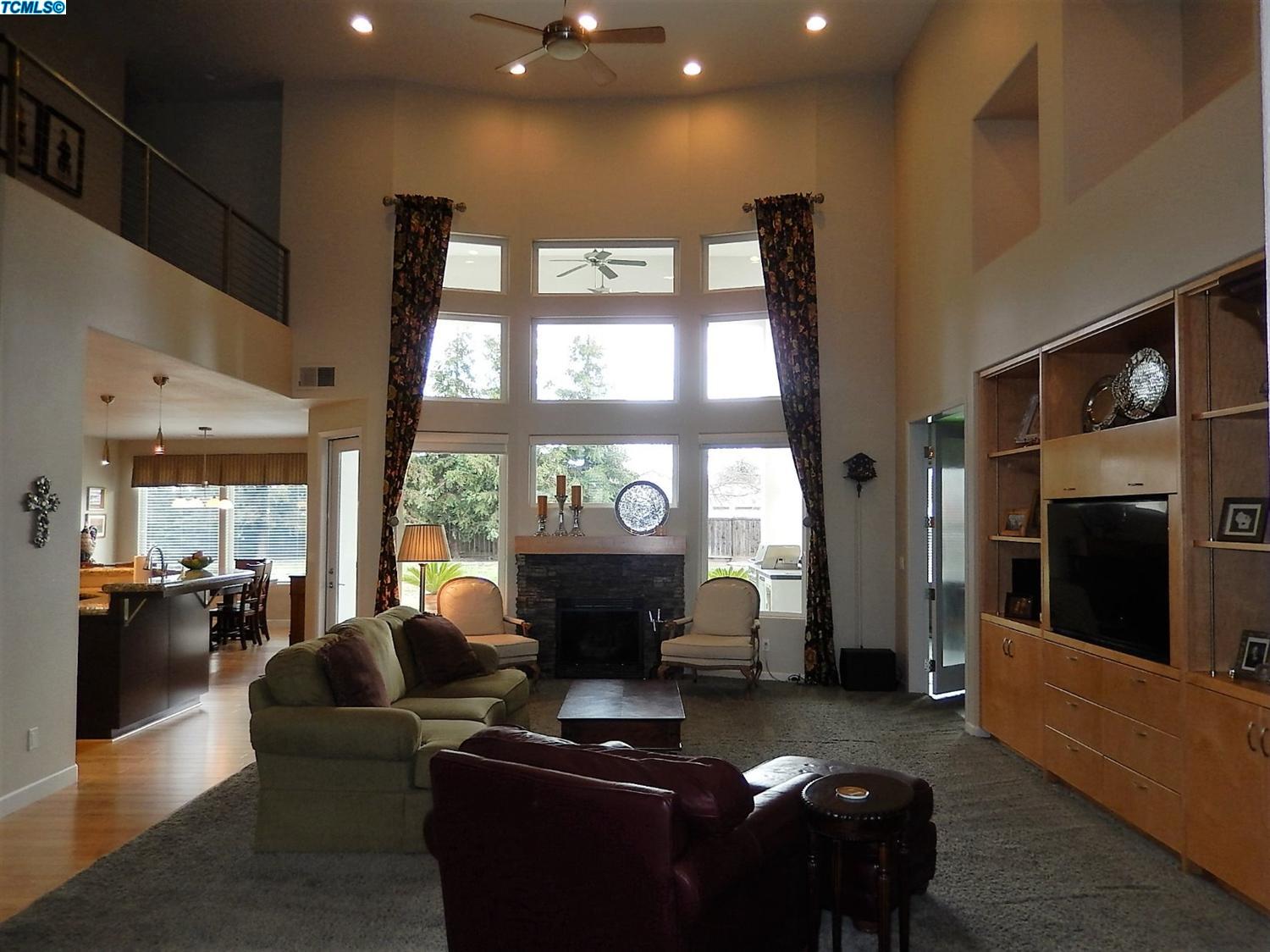 2014El Cajon Court, Visalia, CA 93277