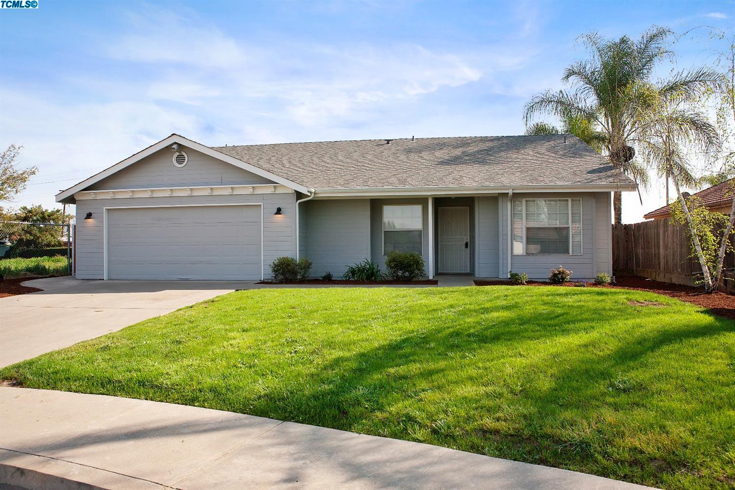 3427 East Sanders Court, Visalia, CA 93292