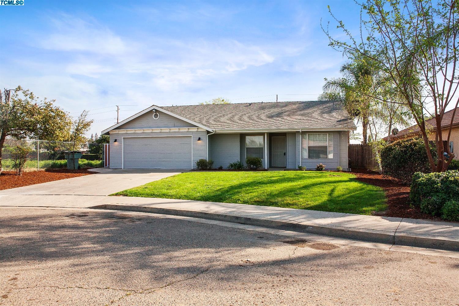 3427 East Sanders Court, Visalia, CA 93292