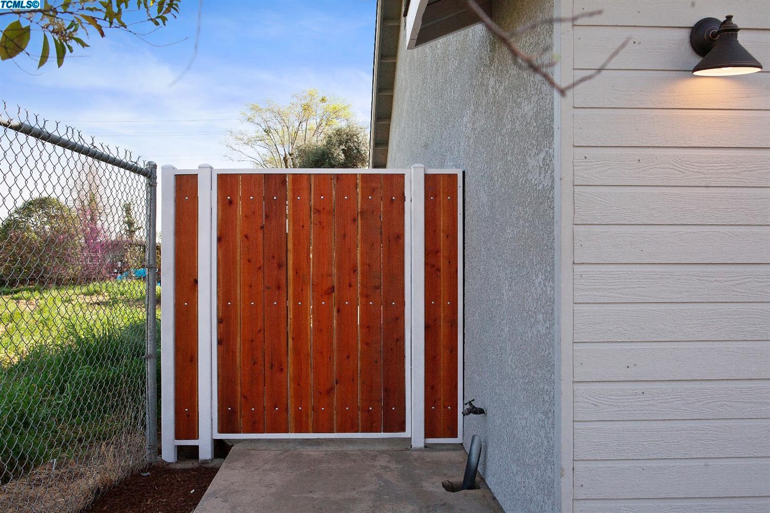 3427 East Sanders Court, Visalia, CA 93292