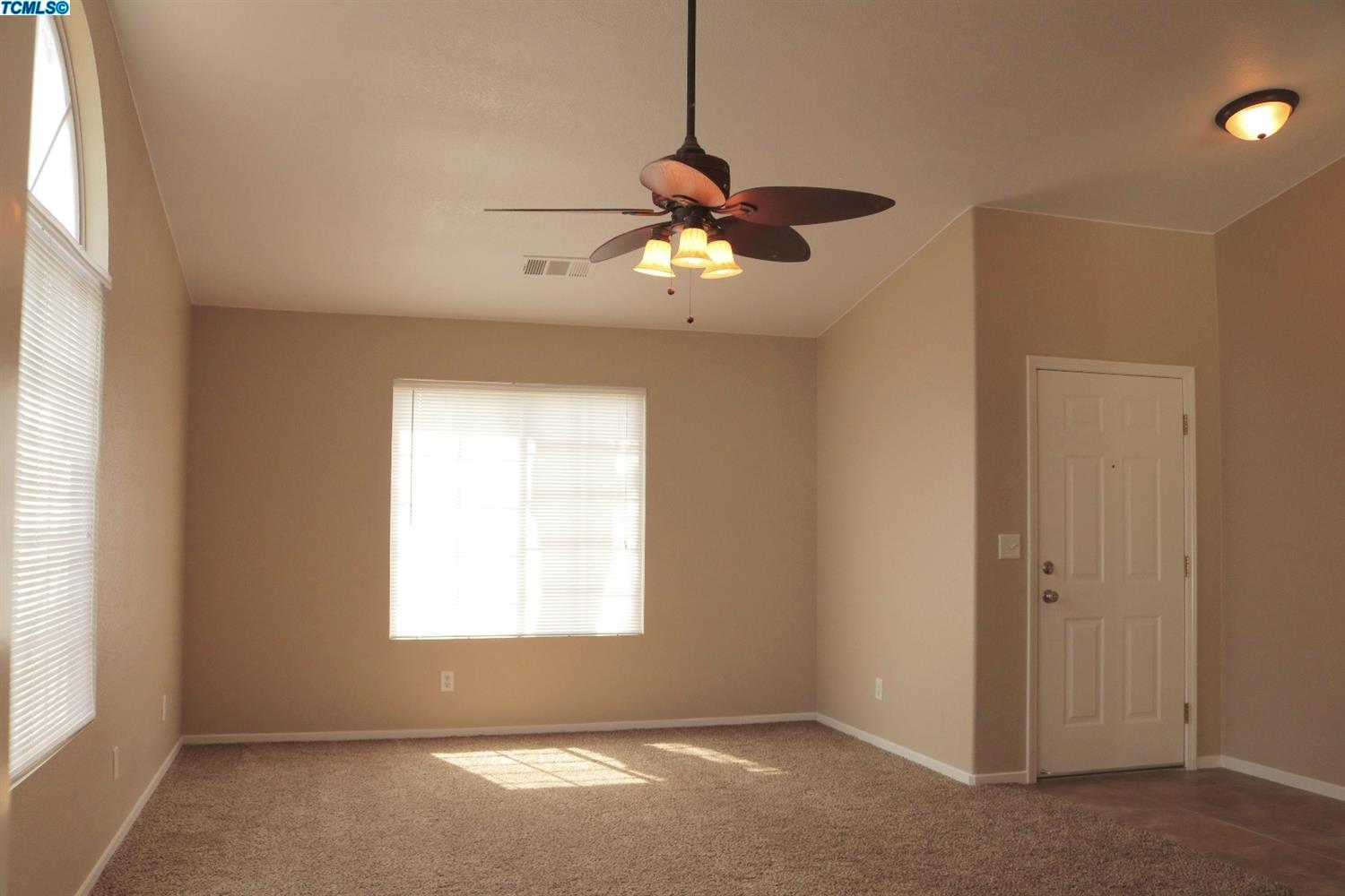 536 East Dove Court, Visalia, CA 93292