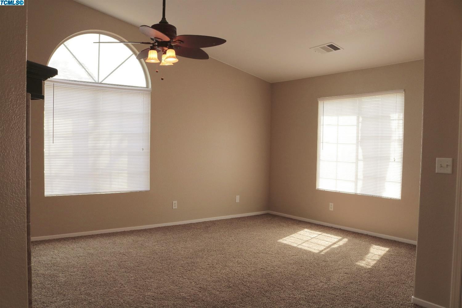 536 East Dove Court, Visalia, CA 93292
