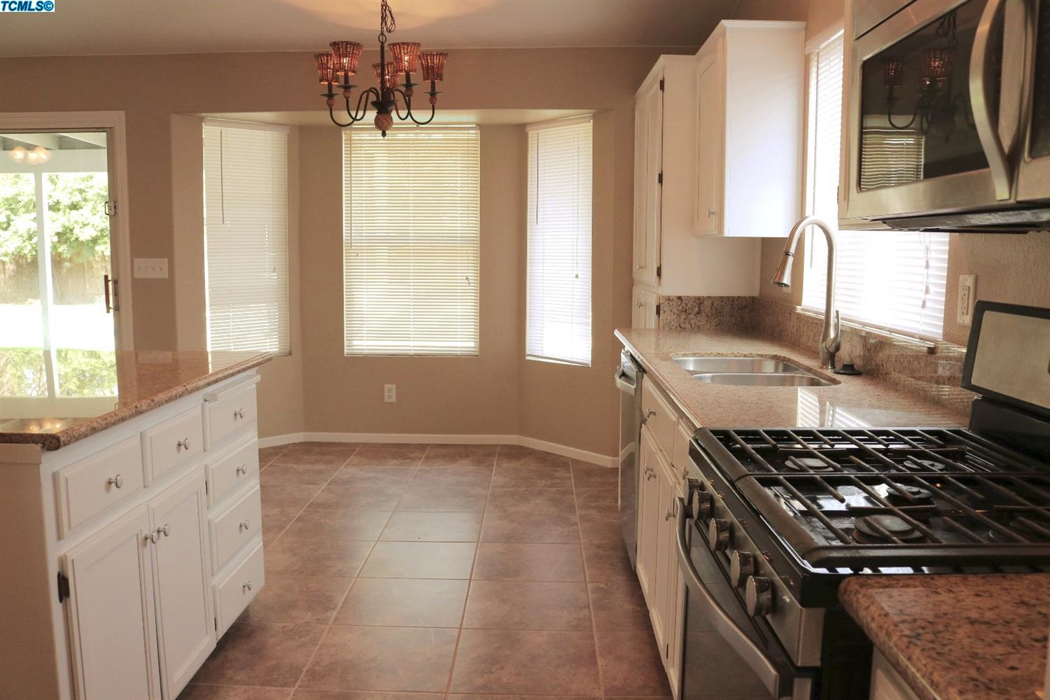536 East Dove Court, Visalia, CA 93292