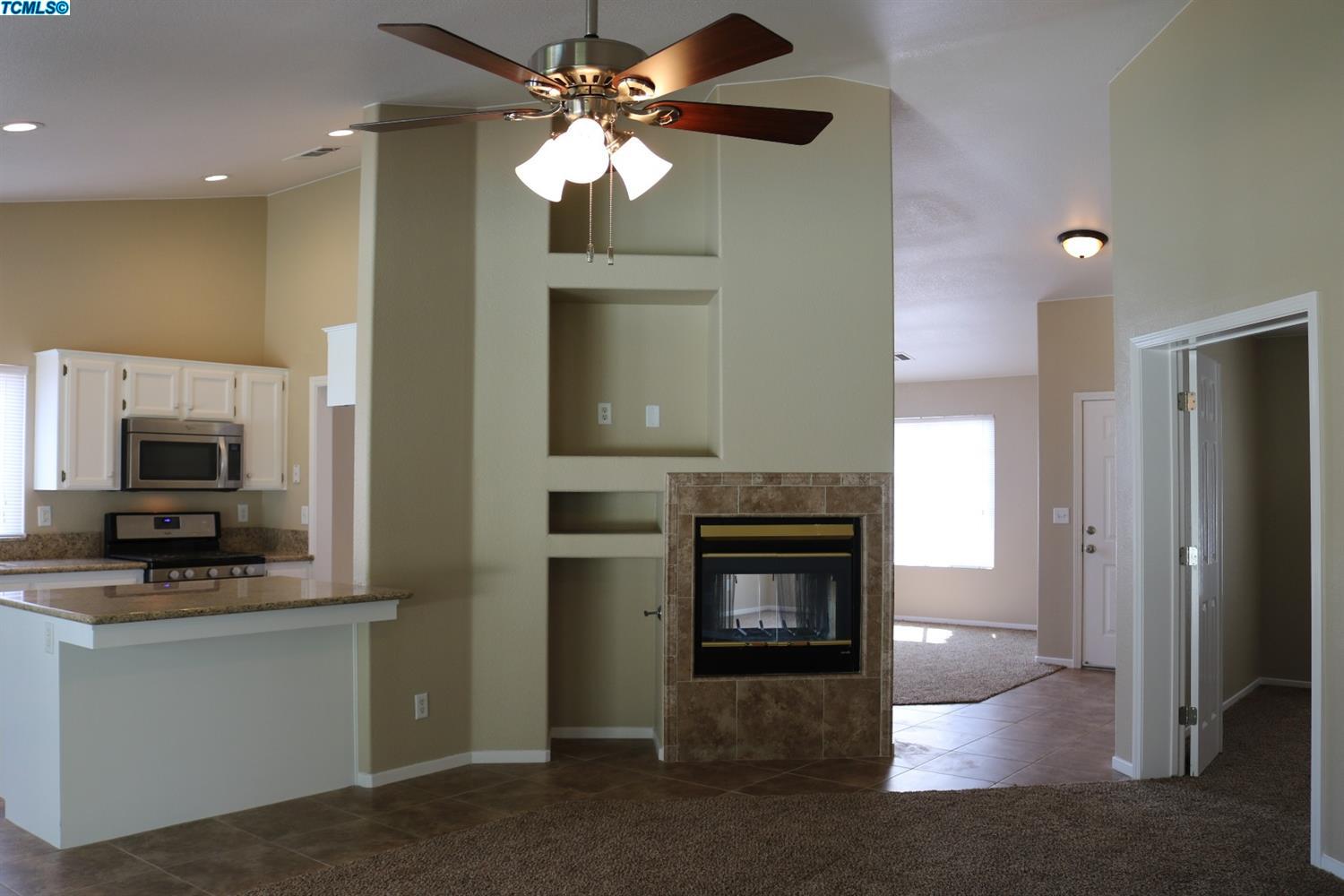 536 East Dove Court, Visalia, CA 93292