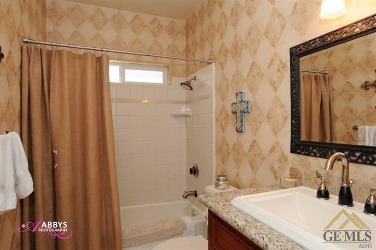 2301 B Street, Bakersfield, CA 93301