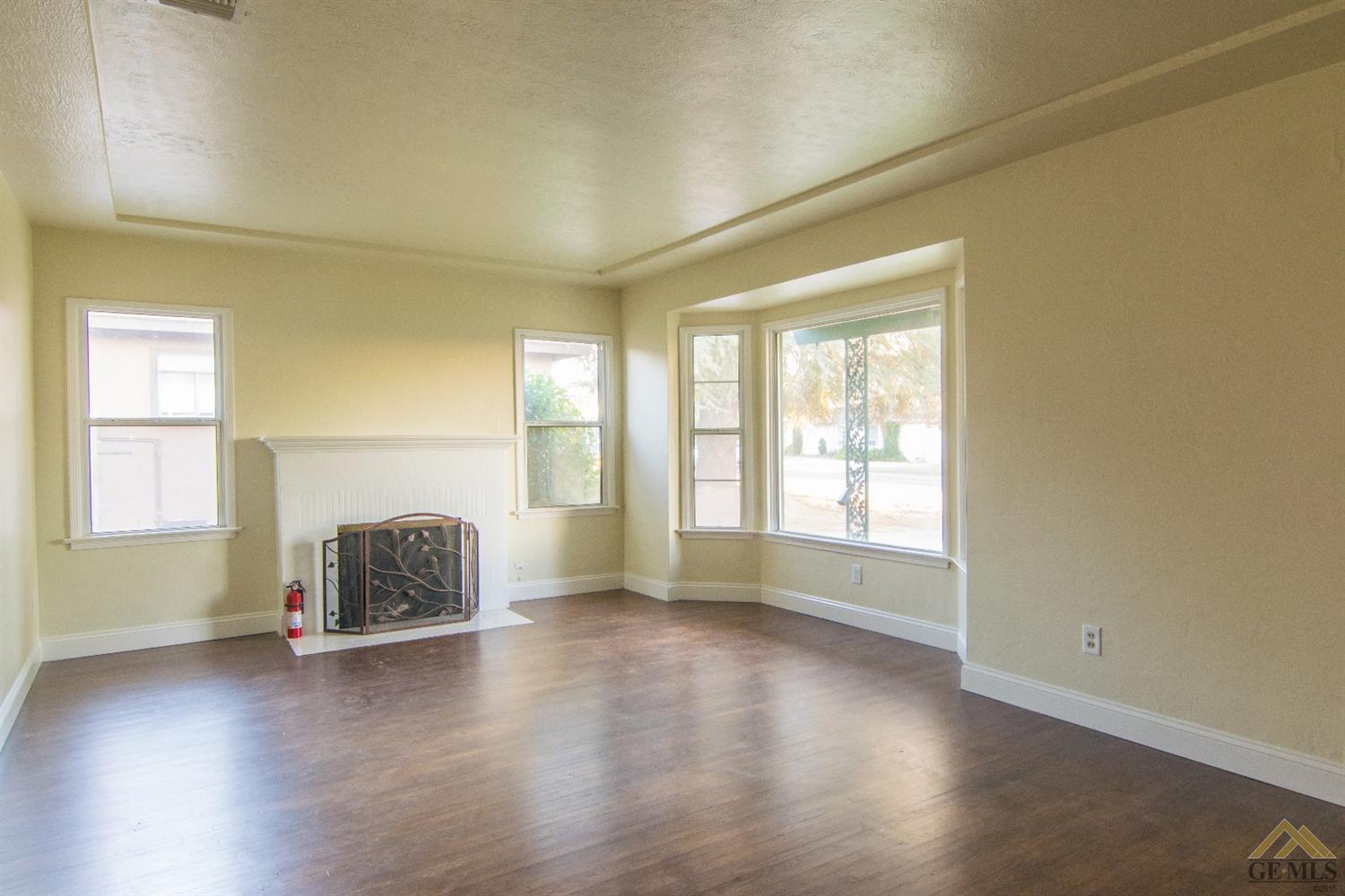 14 Montrose Street, Bakersfield, CA 93305