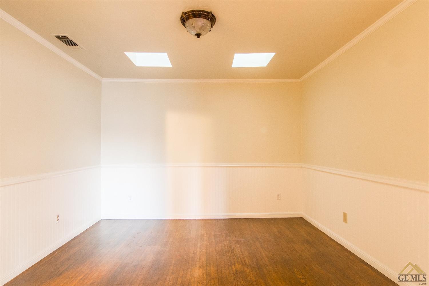 14 Montrose Street, Bakersfield, CA 93305