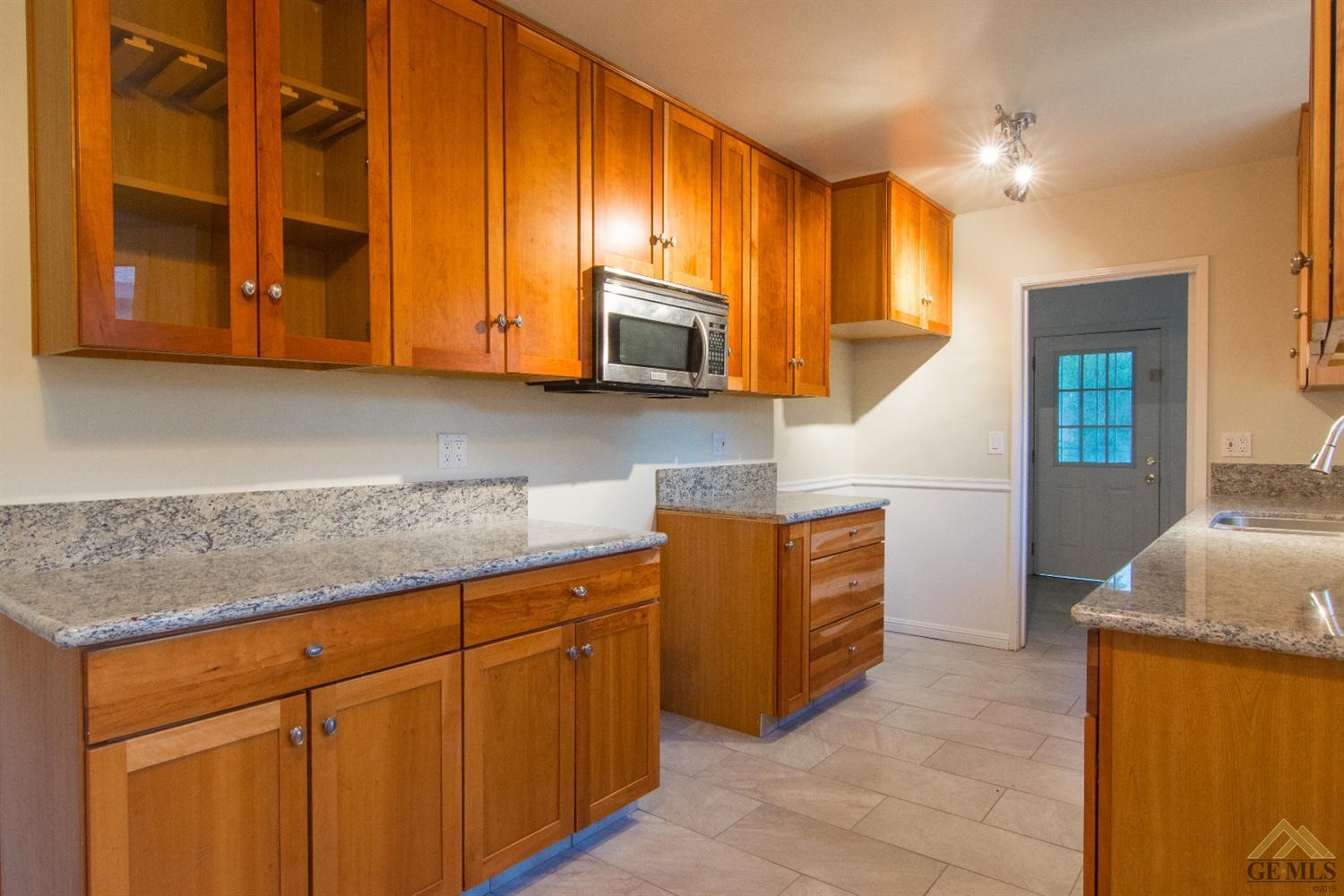 14 Montrose Street, Bakersfield, CA 93305