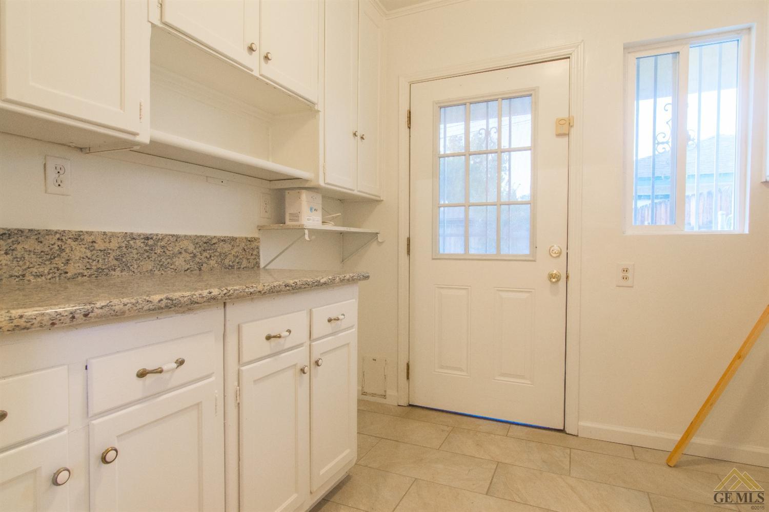 14 Montrose Street, Bakersfield, CA 93305