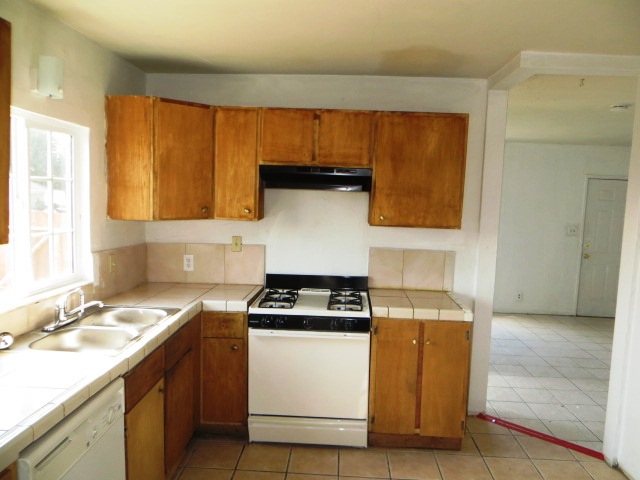 1103 Sterling RdBakersfield, CA, 93306Kern County