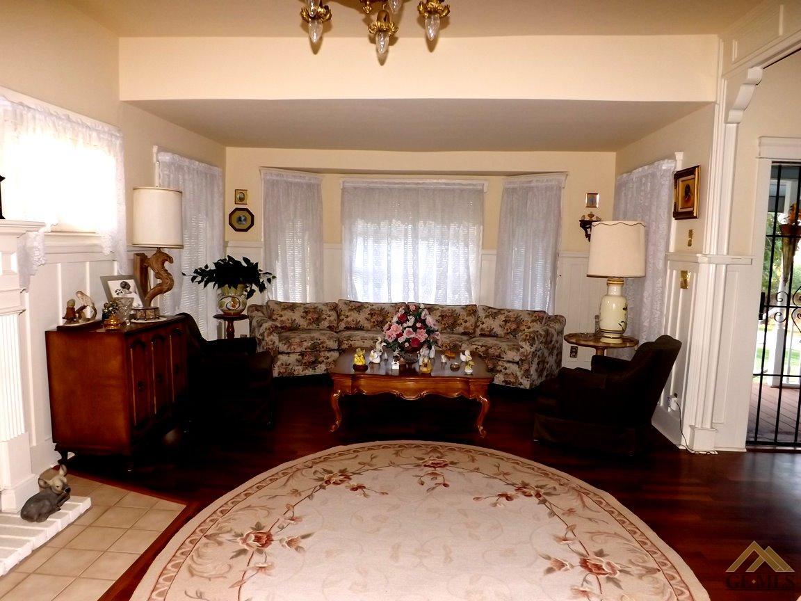 9346 Pioneer Drive, Bakersfield, CA 93306