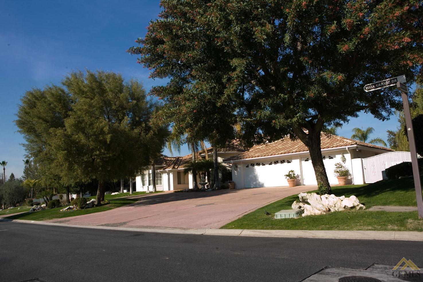 15120 Vista Grande Drive, Bakersfield, CA 93306