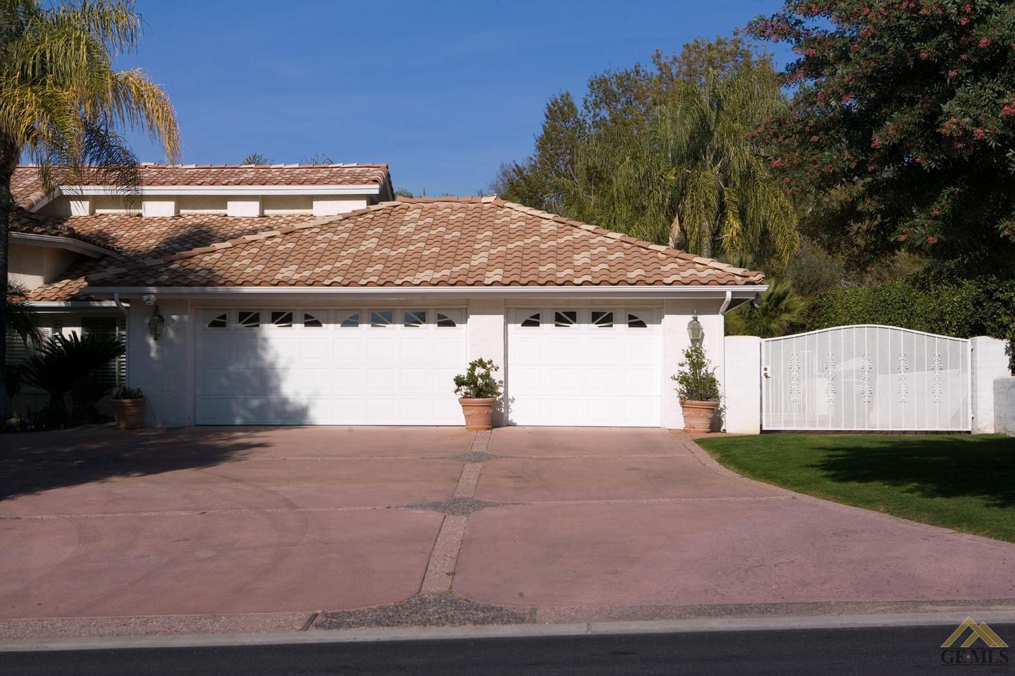 15120 Vista Grande Drive, Bakersfield, CA 93306