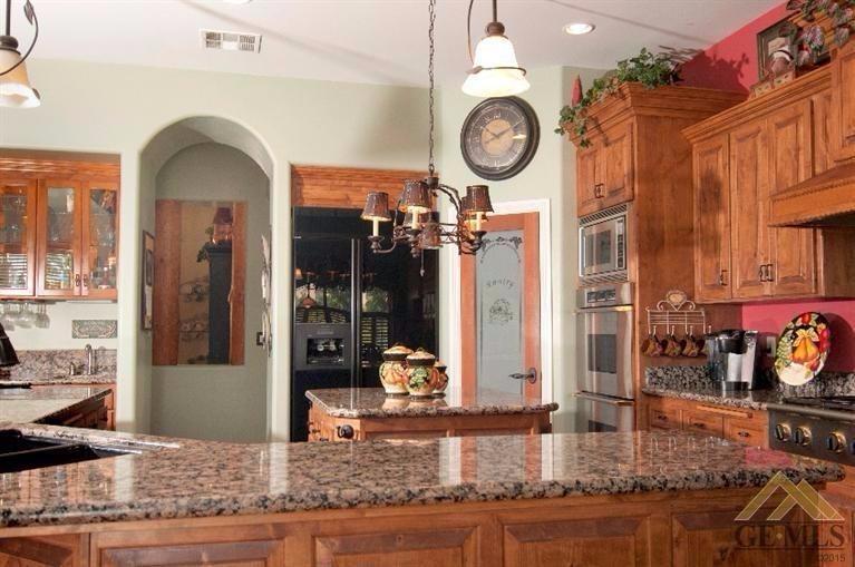 10601 Creekside Drive, Bakersfield, CA 93308