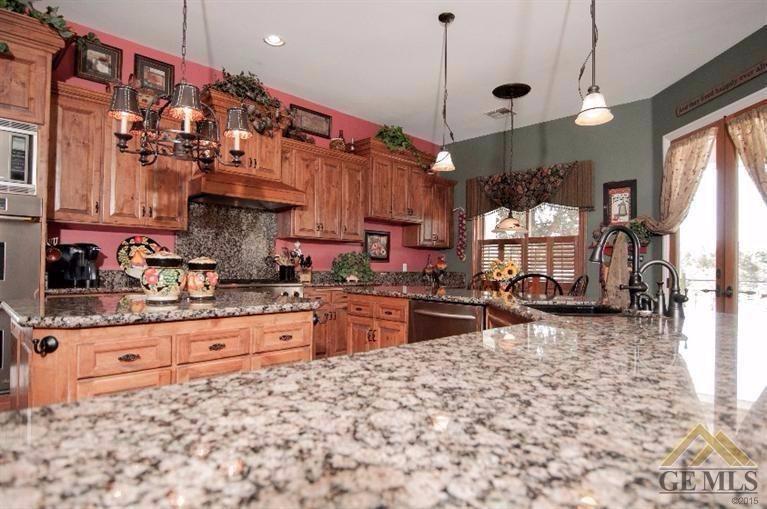 10601 Creekside Drive, Bakersfield, CA 93308