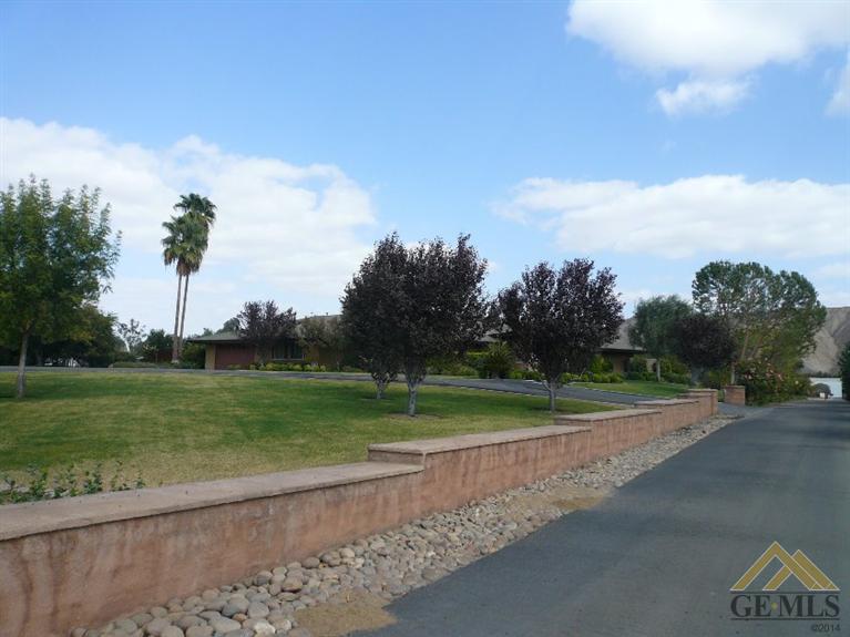6333 River Grove Street, Bakersfield, United States 93308