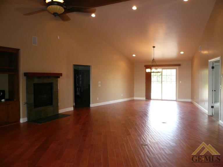 6333 River Grove Street, Bakersfield, United States 93308