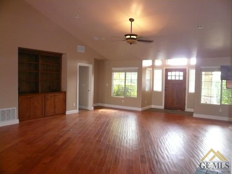 6333 River Grove Street, Bakersfield, United States 93308