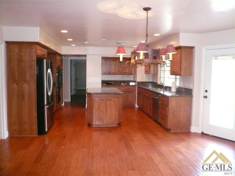 6333 River Grove Street, Bakersfield, United States 93308