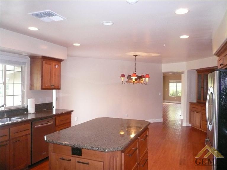 6333 River Grove Street, Bakersfield, United States 93308
