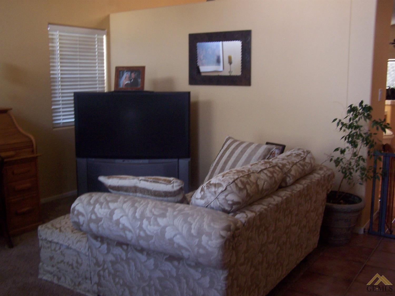 8311 Persimmon Dr, Bakersfield, CA 93311