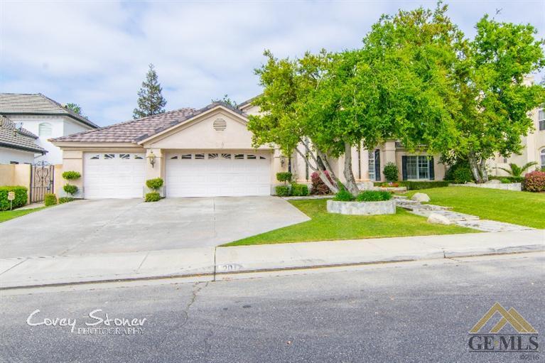 2017 Norwich Way, Bakersfield, CA 93311