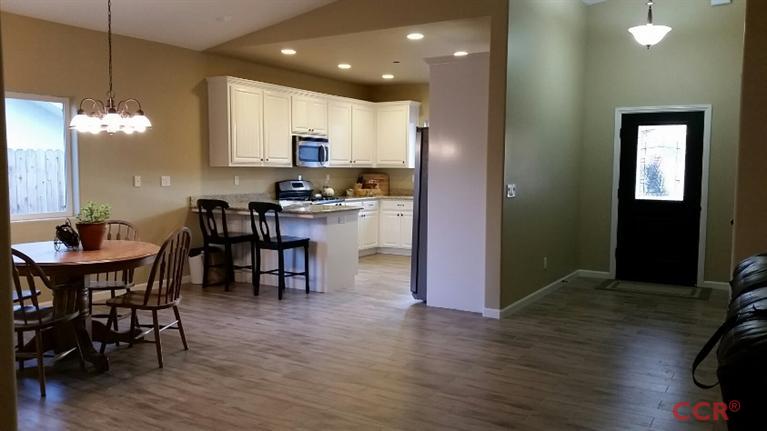 3540 Lakeside Village Drive, Paso Robles, CA 93446