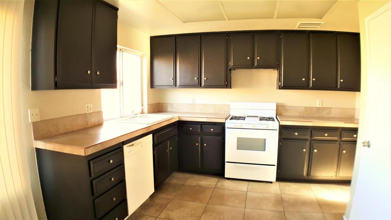 1023 E Kildare Street, Lancaster, CA 93535