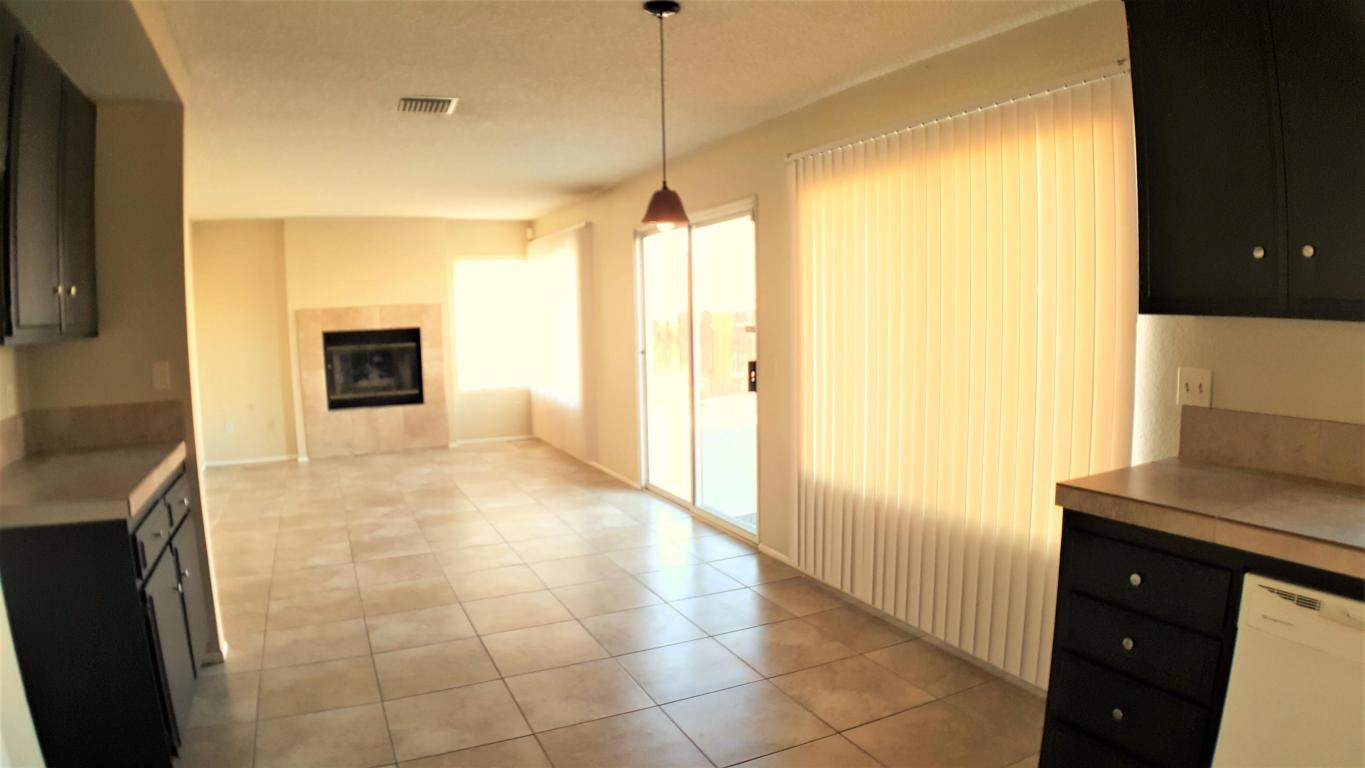 1023 E Kildare Street, Lancaster, CA 93535