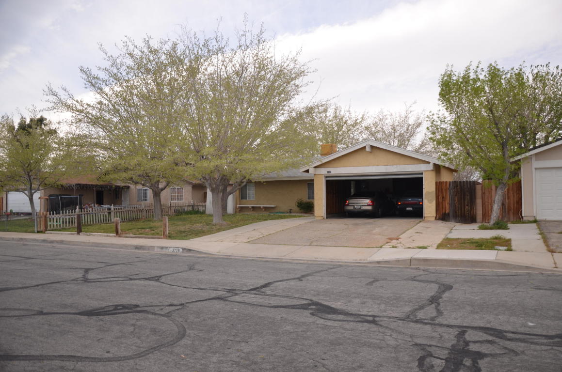 3729 W Avenue K15, Lancaster, CA 93536