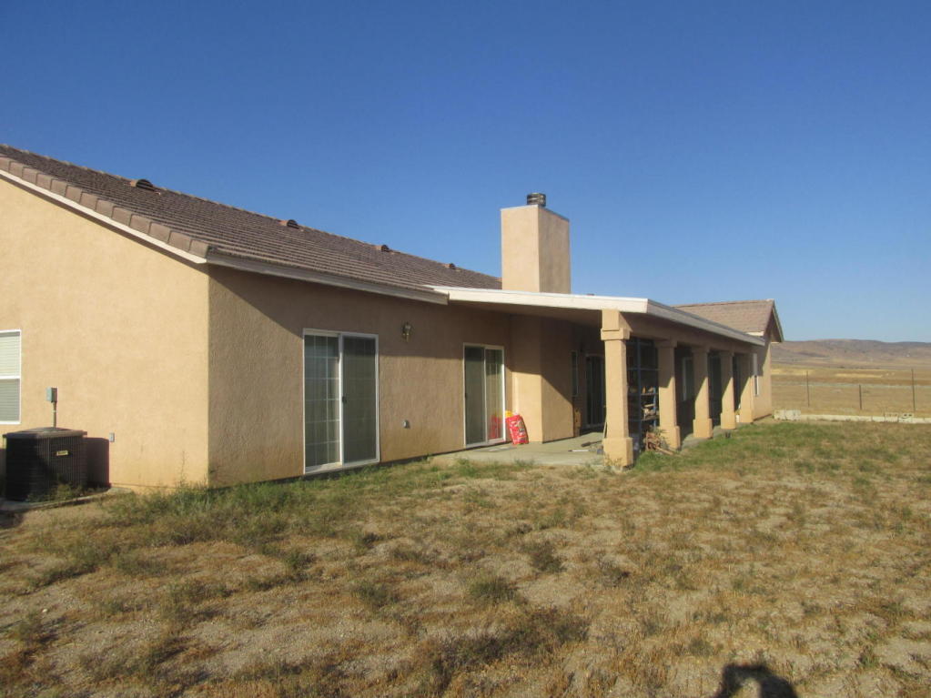 10711 Silverwind Avenue, Lancaster, CA 93536