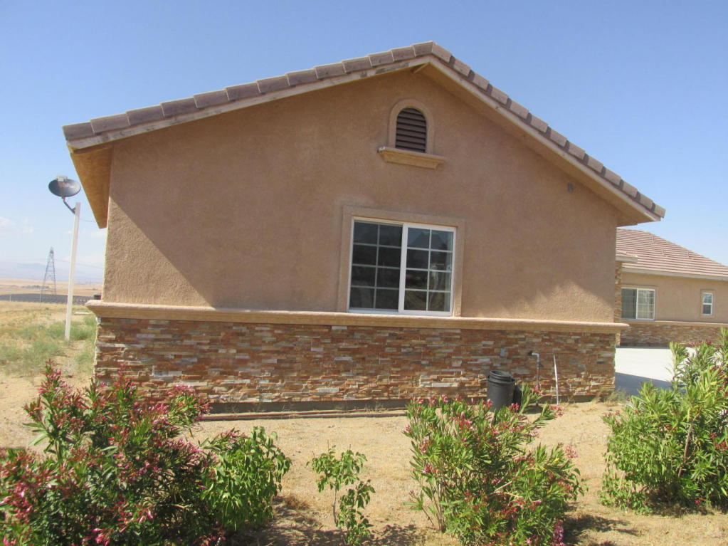 10711 Silverwind Avenue, Lancaster, CA 93536