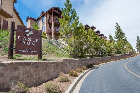 300 Juniper Springs Dr #102, Mammoth Lakes, CA 93546