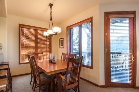 300 Juniper Springs Dr #102, Mammoth Lakes, CA 93546