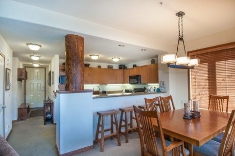 300 Juniper Springs Dr #102, Mammoth Lakes, CA 93546