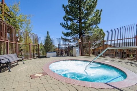 300 Juniper Springs Dr #102, Mammoth Lakes, CA 93546
