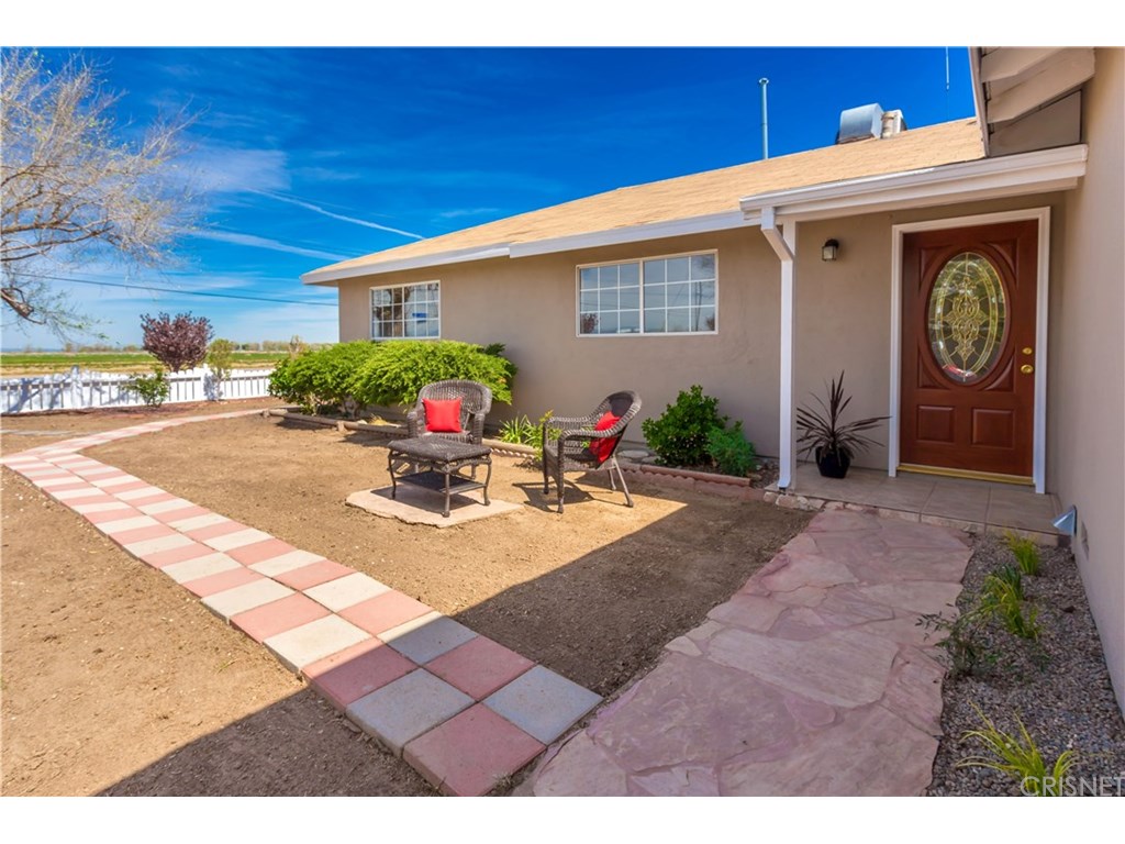 3302 E Avenue Q, Palmdale, CA 93550
