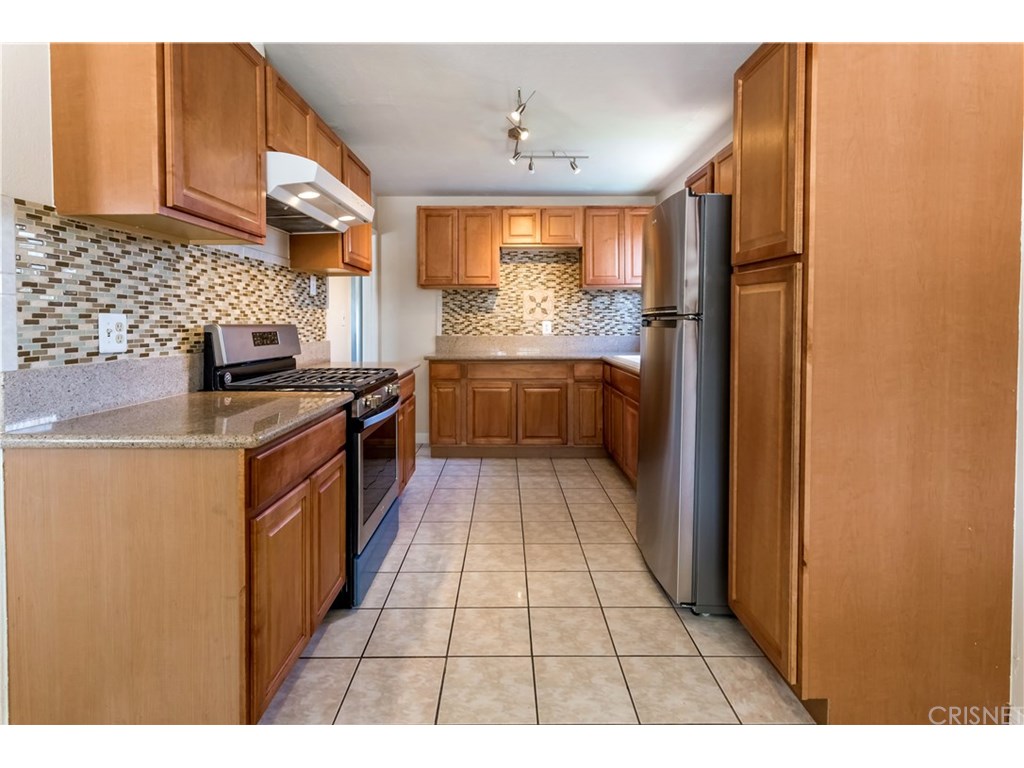 3302 E Avenue Q, Palmdale, CA 93550