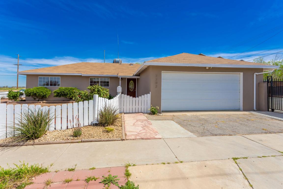 3302 E Avenue Q, Palmdale, CA 93550