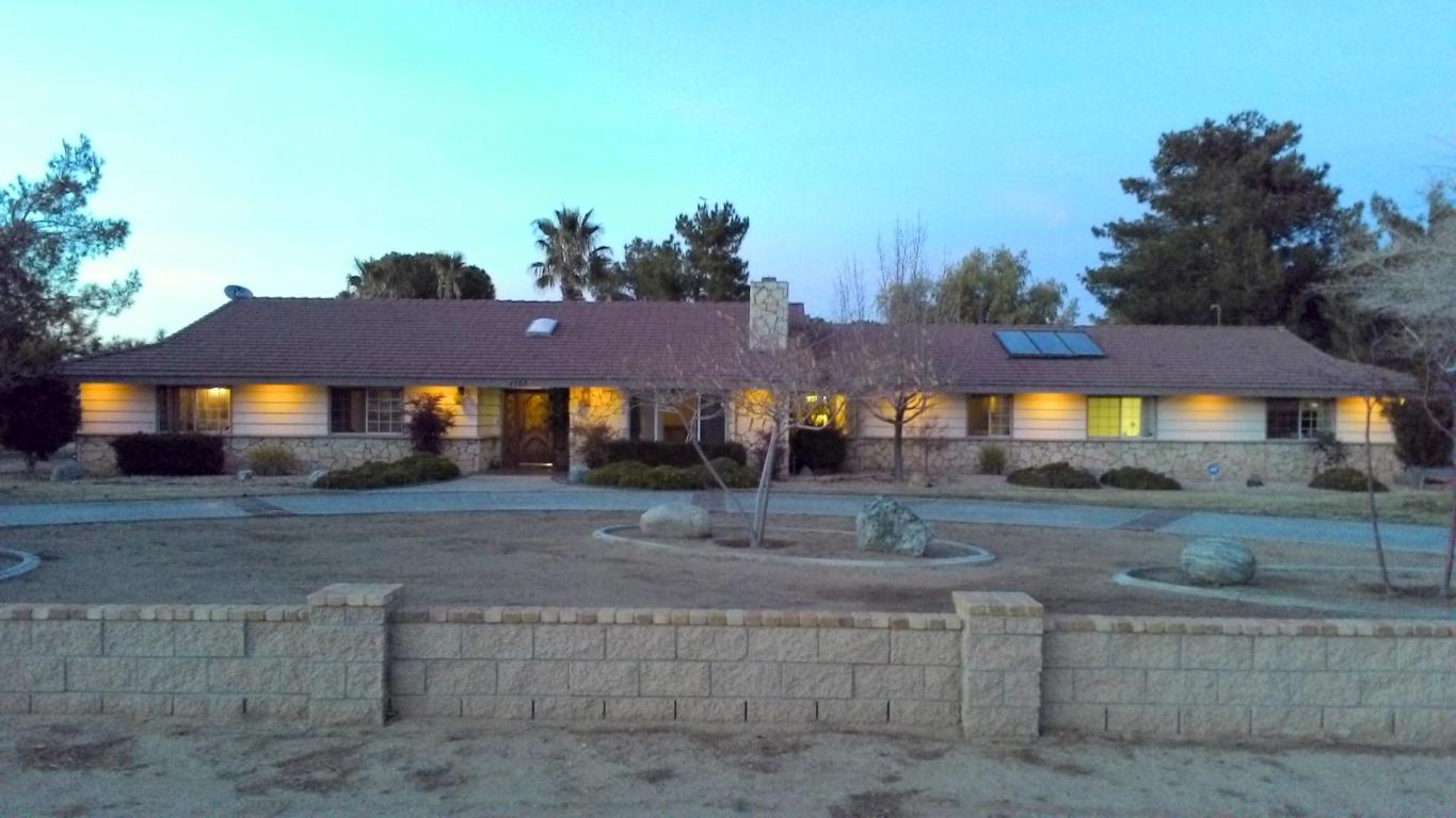 1707 W Avenue O-8, Palmdale, CA 93551