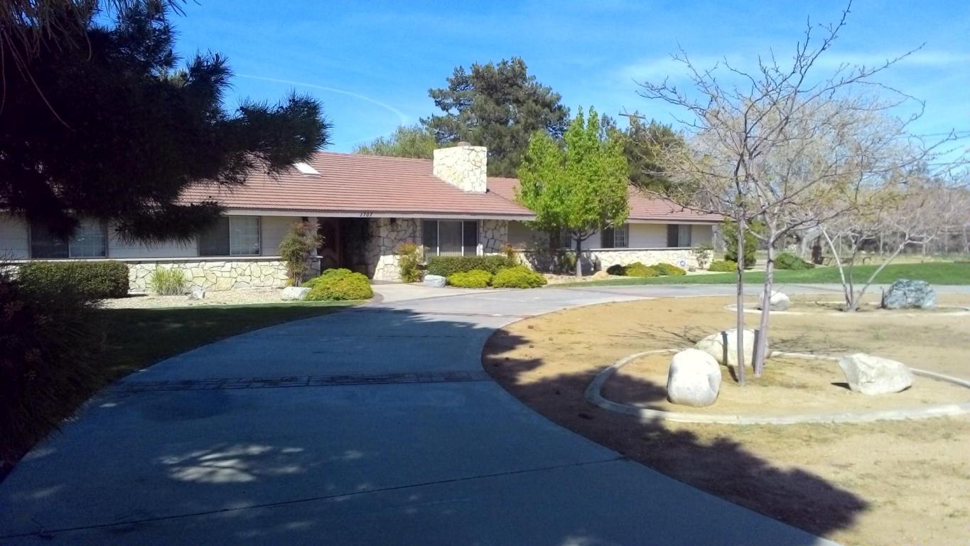 1707 W Avenue O-8, Palmdale, CA 93551