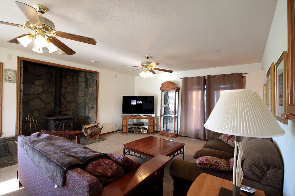 9851 Elizabeth Lake Road, Leona Valley, United States 93551