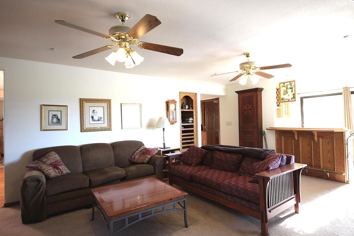 9851 Elizabeth Lake Road, Leona Valley, United States 93551