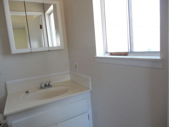 400 S Gordon ST, Ridgecrest, CA 93555