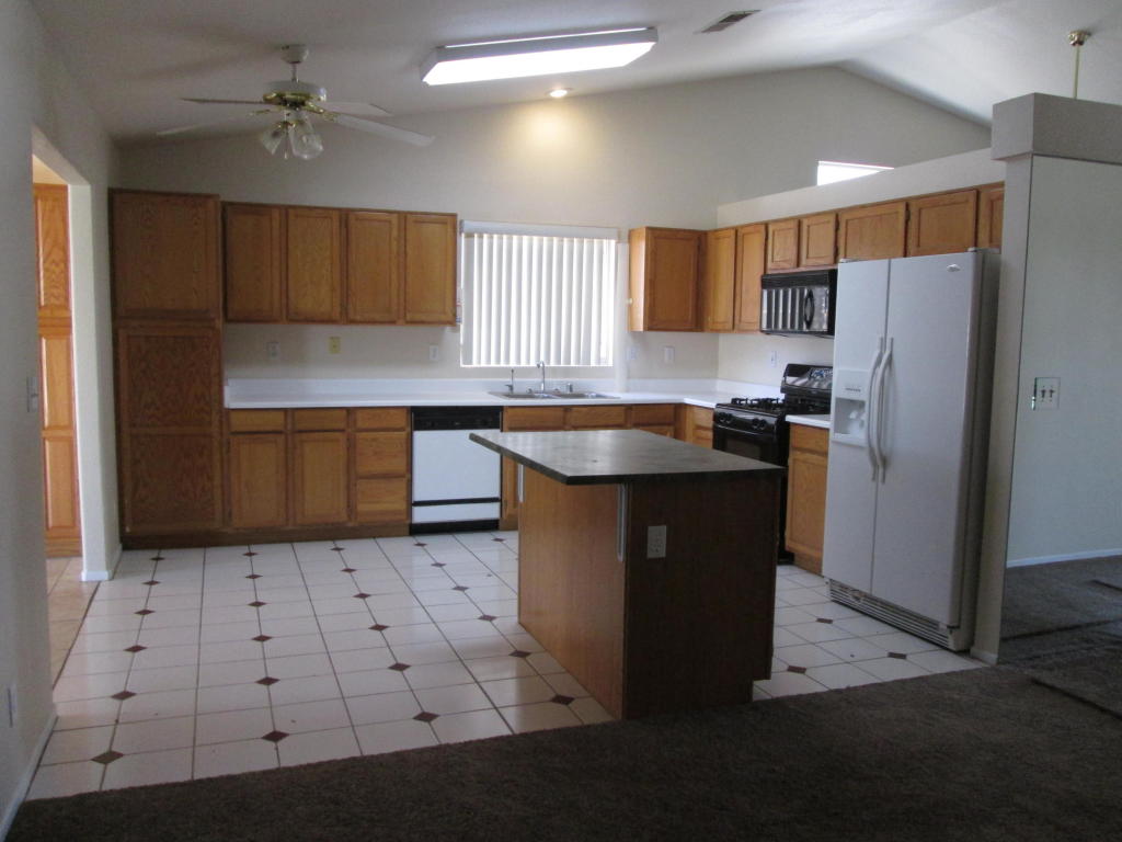 2448 Tierra Court, Rosamond, CA 93560