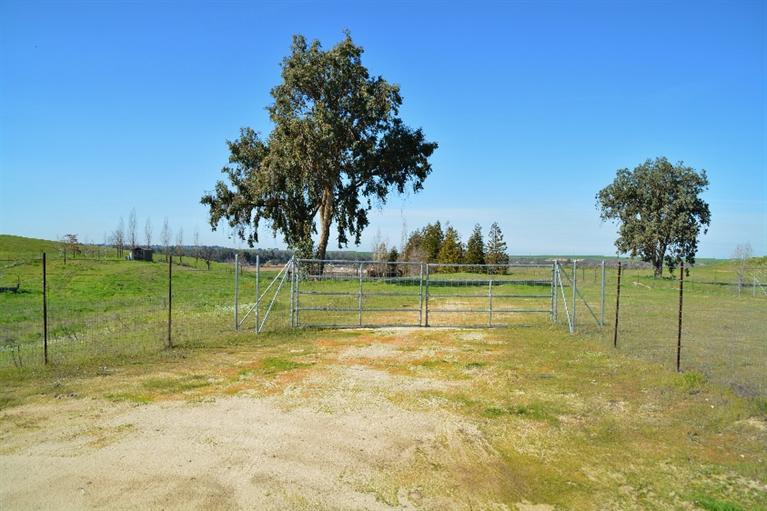12685 North Willow Bluff, Clovis, CA 93611