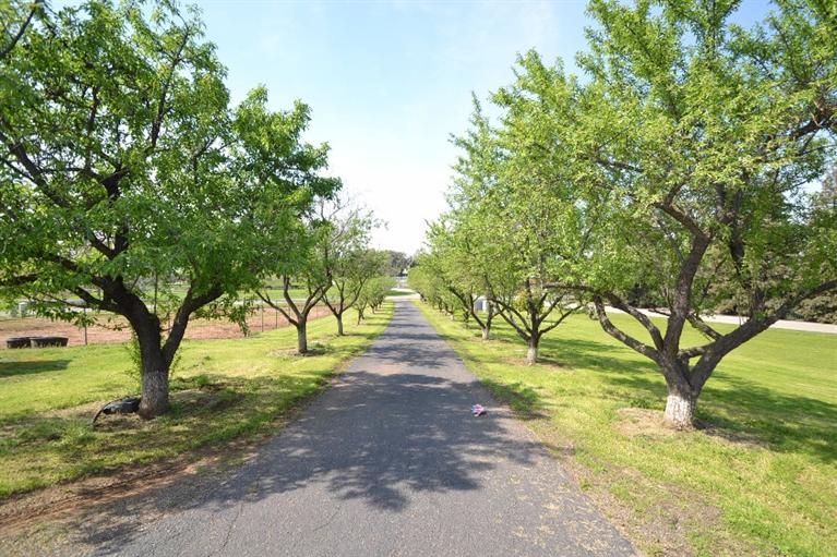8580 Chamise Avenue, Clovis, CA 93619