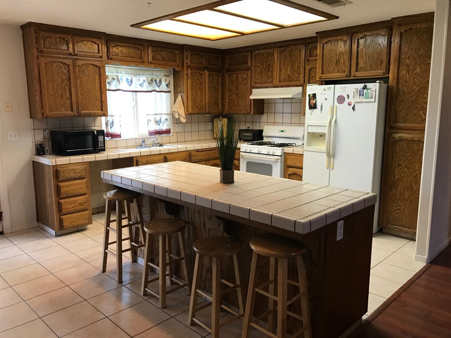 984Arthur Ct, Madera, CA 93637